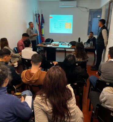 Nos capacitamos para fortalecer el asesoramiento a usuarios del servicio eléctrico